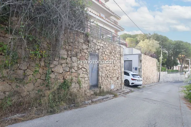 CASA OCUPADA DE 320 M2, EN UNA SUPERFÍCIE DE PARCELA 959, 4  - foto 3