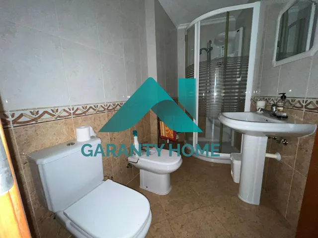 Se alquila piso amplio en zona r-66 — 8