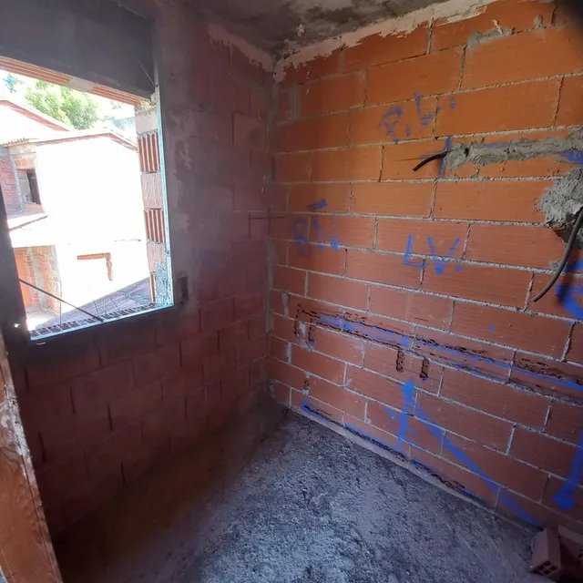 Cuatro casas en contrucción. — 10