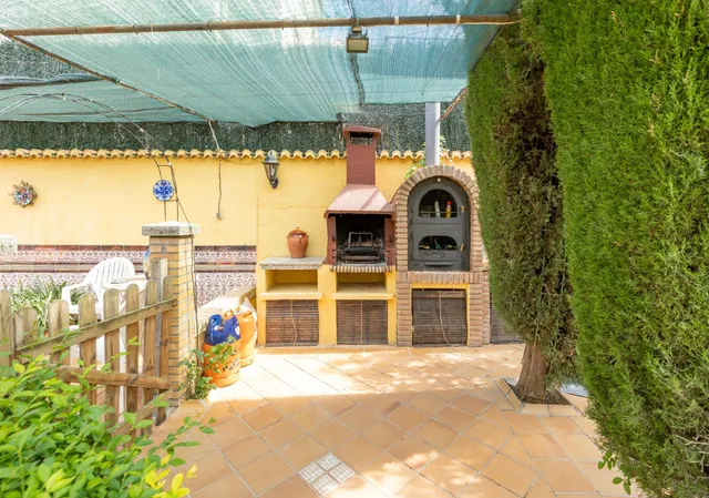 Espectacular chalet independiente con piscina en Alfacar — 9