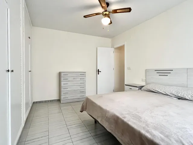 Bungalow con terraza, Alicante, Torrevieja. 2 habitaciones, 61 m2, 450 metros del mar — 17