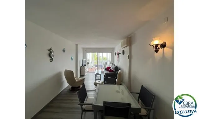 Apartamento de playa en la hermosa Costa Brava directamente en 1ª línea de mar en Empuriabrava — 9