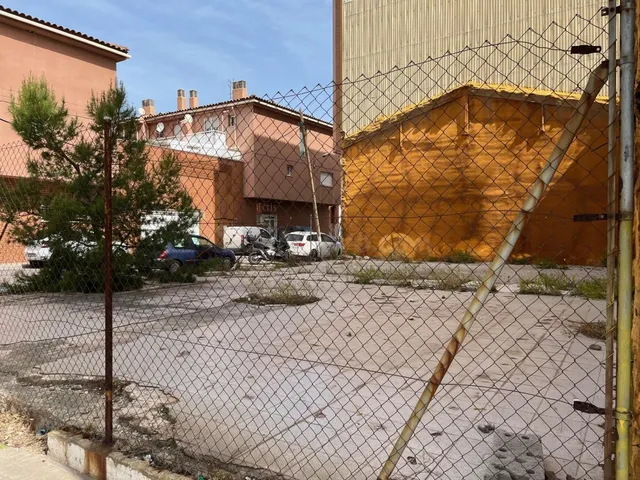 SOLAR URBANO ESQUINERO EN ALMASSORA - foto 2