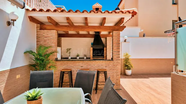 Pareado reformado con amplio semisótano, gran zona exterior  - foto 3