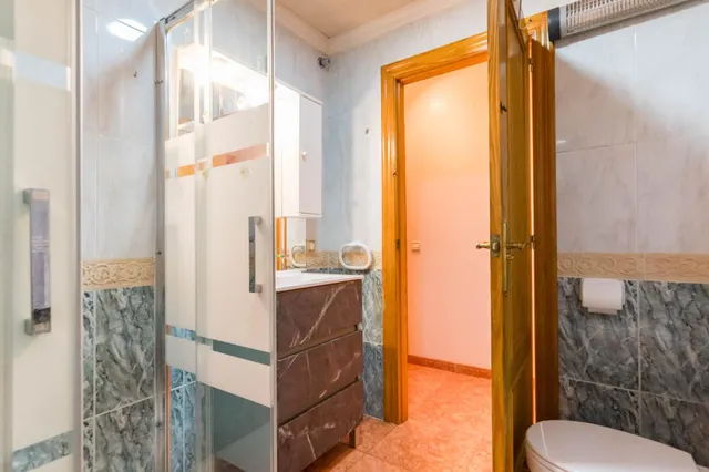 Casa con garaje, terraza y mucho potencial en los ramos — 19