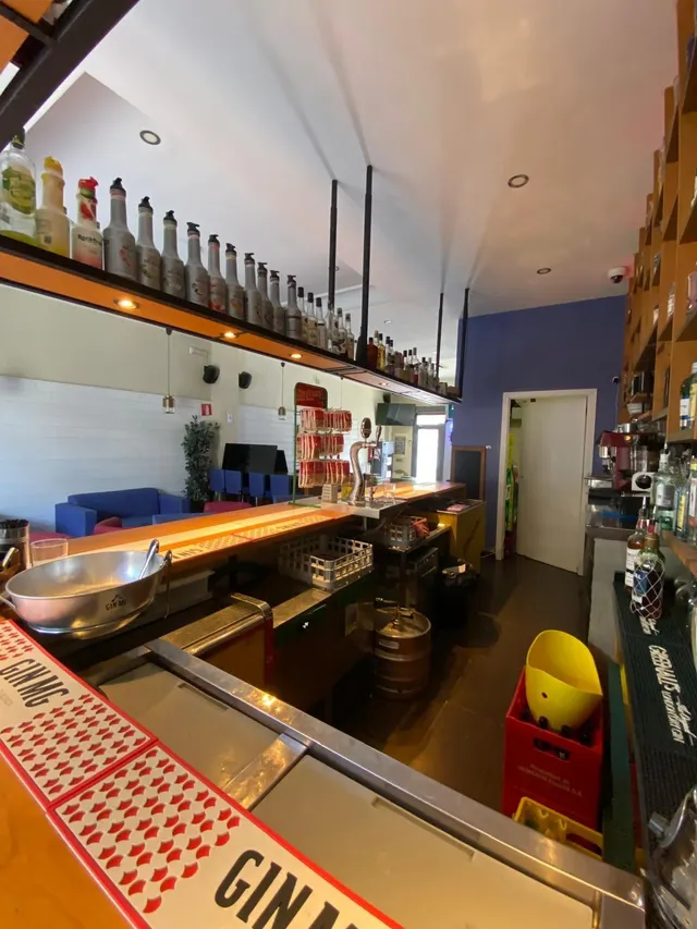 Se traspasa BAR DE COPAS en Cavaleri, MAIRENA DEL ALJARAFE. — 8