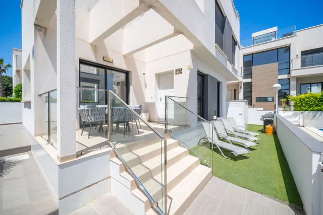 Villa 3 habitaciones 122m² en venta - Centro de la Ciudad Quesada — 33