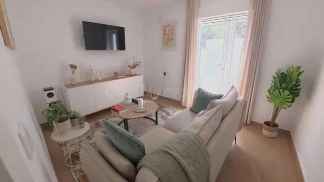 Adosado reformado de tres habitaciónes más apartamento con parking y piscina comunitaria. — 16