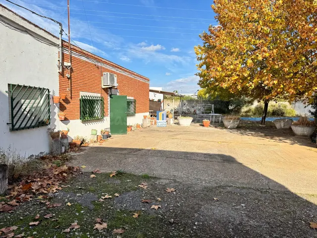 FINCA URBANA EN VENTA CON CASA Y PISCINA EN ZONA CARRETERA L - foto 2
