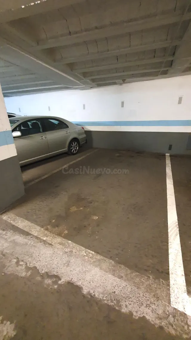 Garaje en Plaza del Funicular, zona Castaños, ascensor. - foto 2
