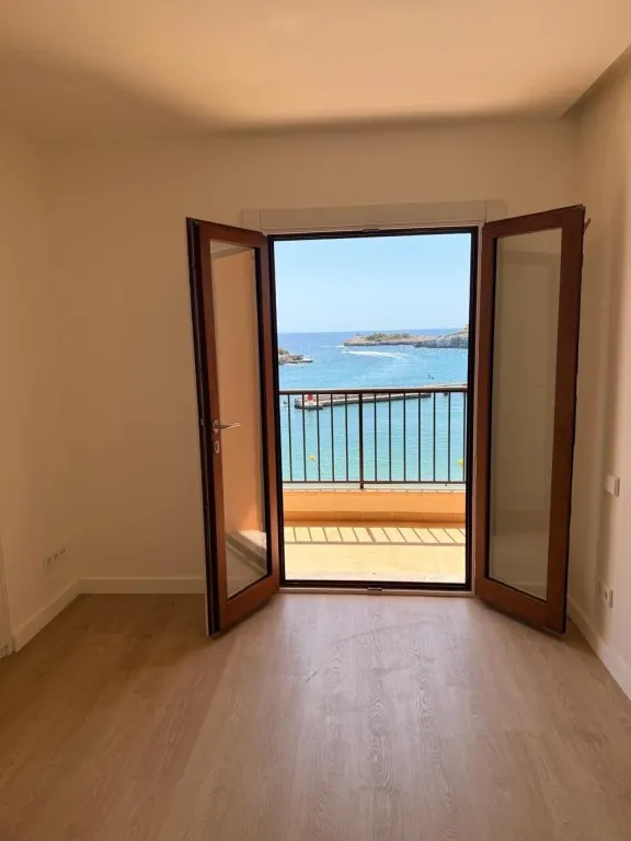 PISO EN PRIMERA LINEA DE MAR — 13