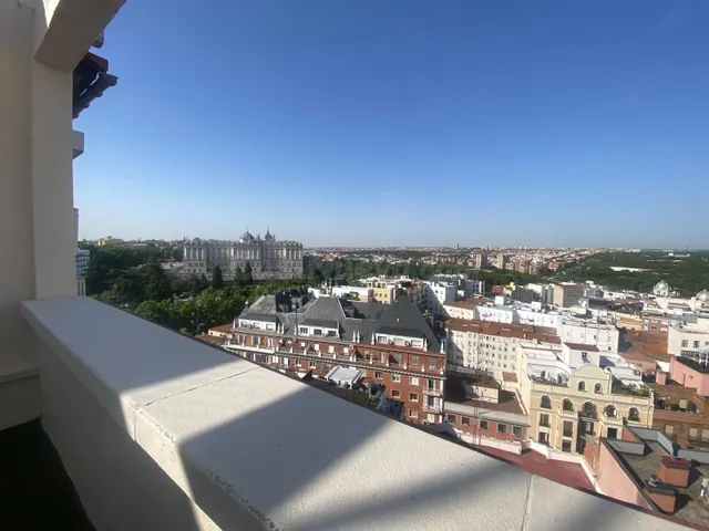 Alquiler de ático en Plaza de España - foto 4