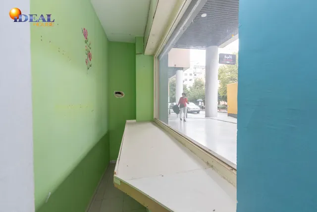 Local comercial en venta en calle agustina de aragón — 13