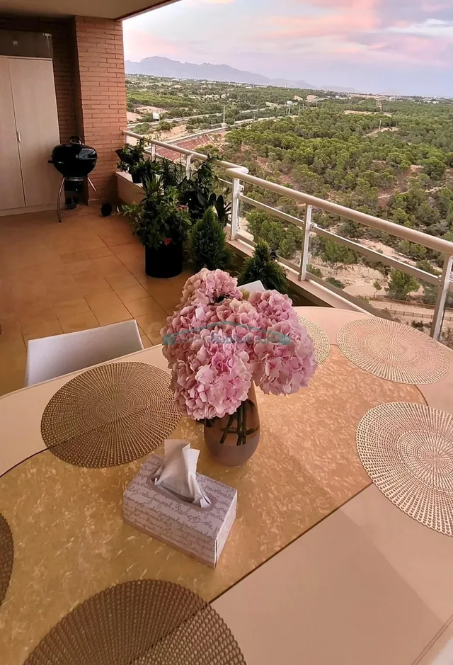 Amplio apartamento con espectaculares vistas al Mediterráneo - foto 4