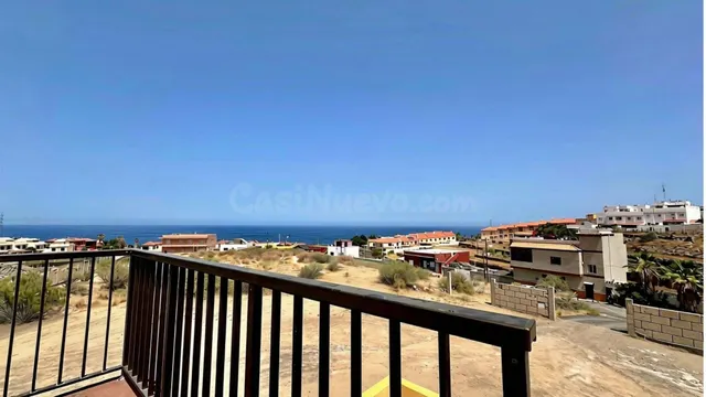 Chalet independiente con 5.318 m2 de parcela y vistas al mar - foto 2