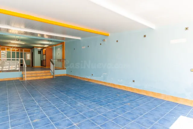 LOCAL COMERCIAL EN ZONA DE PASO — 13