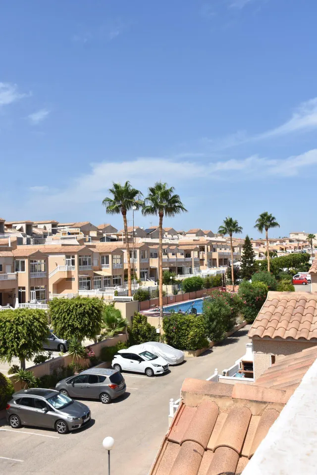 Fantastico adosado con plaza de garaje, trastero y piscina comunitaria — 44