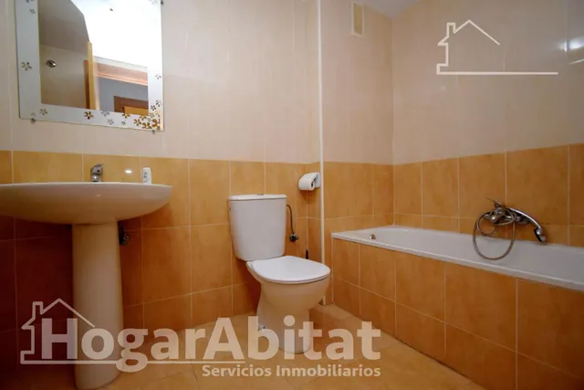 ¡UBICACIÓN IDEAL! AMPLIO, BONITO Y EXTERIOR CON GARAJE Y BALCÓN — 35
