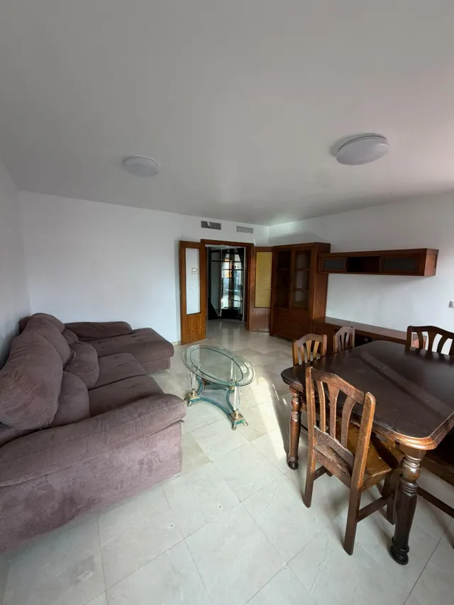 ALQUILER DE EXCELENTE Y AMPLIA VIVIENDA QUE HACE ESQUINA EN ZONA CENTRO DE ALICANTE — 6