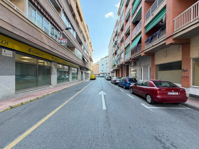 Apartamento a 350 metros de playa del cura con 2 dorm. 1 baño. en frente de av. de las habaneras. superficie de 66 m2. — 39