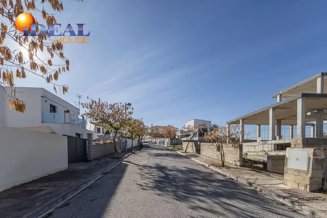 Parcela exclusiva con estructura de Chalet independiente y piscina en Urb. El Montecillo, Las Gabias — 8
