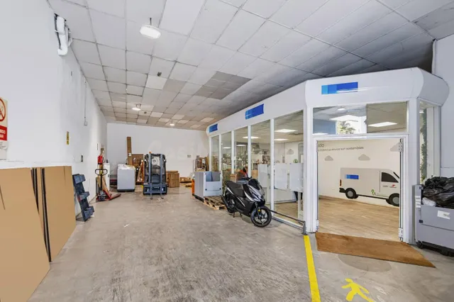 Nave industrial en alquiler en Madrid – Calle Miguel Yuste, 5 — 2