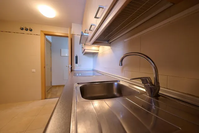 PISO DE 3 HAB CON BALCÓN, PK, Trastero y Piscina Comunitaria — 10