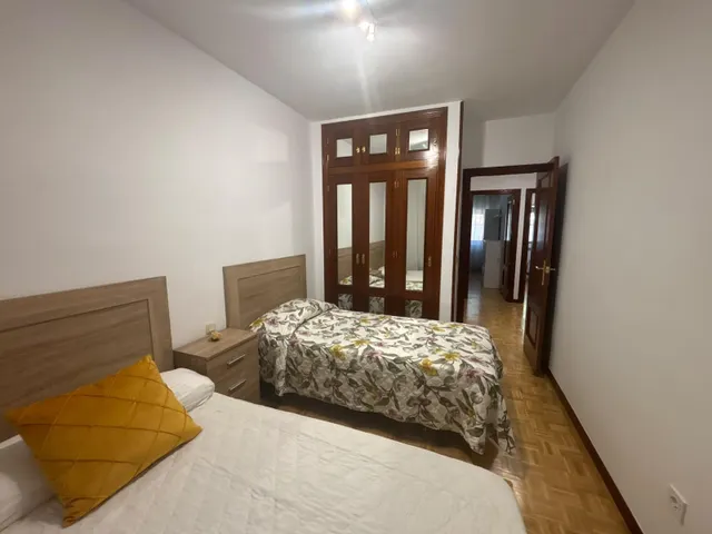 Poligono Residencial. Piso AMUEBLADO con 3 dormitorios y 2 baños . Piscina comunitaria. Garaje. — 12