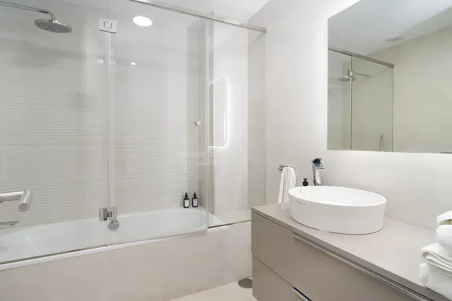 Apartamento de 2 dormitorios con vistas al mar en Estepona — 22