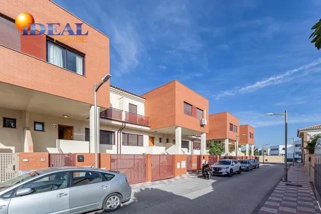 Amplia casa de 182 m2 con patio, gran sótano y a menos de 5 minutos del metro — 33