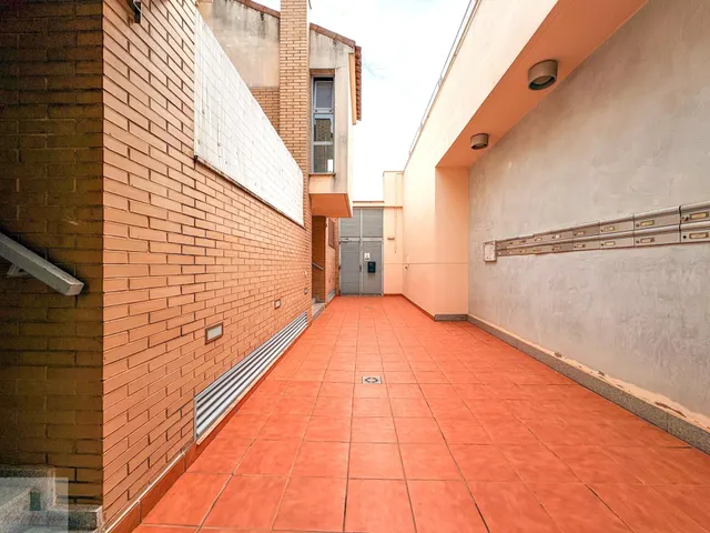 Apartamento de 2 dormitorios con patio, garaje y trastero en Ronda Sur — 37