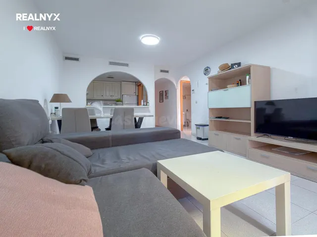 ¡Oferta Especial! Amplio apartamento con 3 dormitorios + gran terraza y vistas a la piscina comunitaria + Garaje incluido en el precio — 3