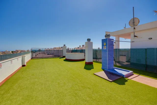 APARTAMENTO DE DOS DORMITORIOS CON VISTAS A LA LAGUNA ROSA Y CON PISCINA COMUNITARIA — 33
