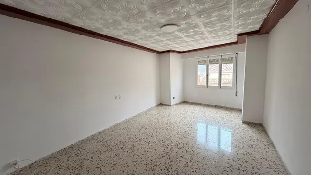 Piso grande , se alquila vacio. solo incluye los electrodomésticos — 10