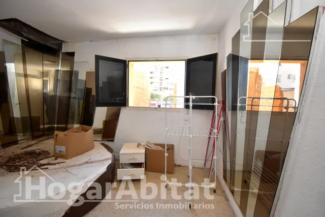 AMPLIA CASA PARA REFORMAR CON 7 DORMITORIOS EN EL CENTRO — 8