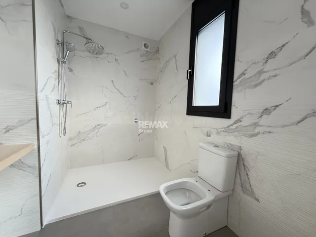 Empuriabrava | Moderna villa con piscina privada y amplio só - foto 2