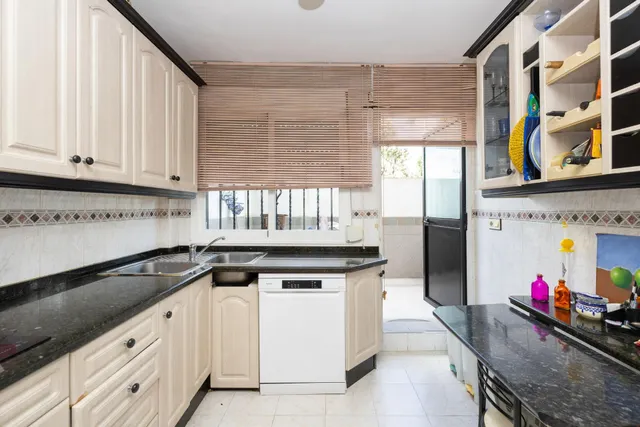 Exclusiva vivienda con gran terraza y múltiples posibilidades frente a Plaza José Zamora en Maracena. — 10