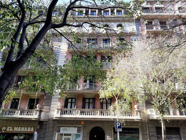 Apartamento con balcón junto a Passeig Sant Joan – Eixample — 20