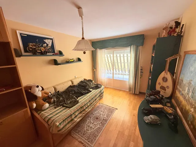 VENTA EN PLENO DOMINIO · Gran chalet de 545 m2 con placas solares y parcela privada de 3.000 m2 · Boadilla del Monte — 31