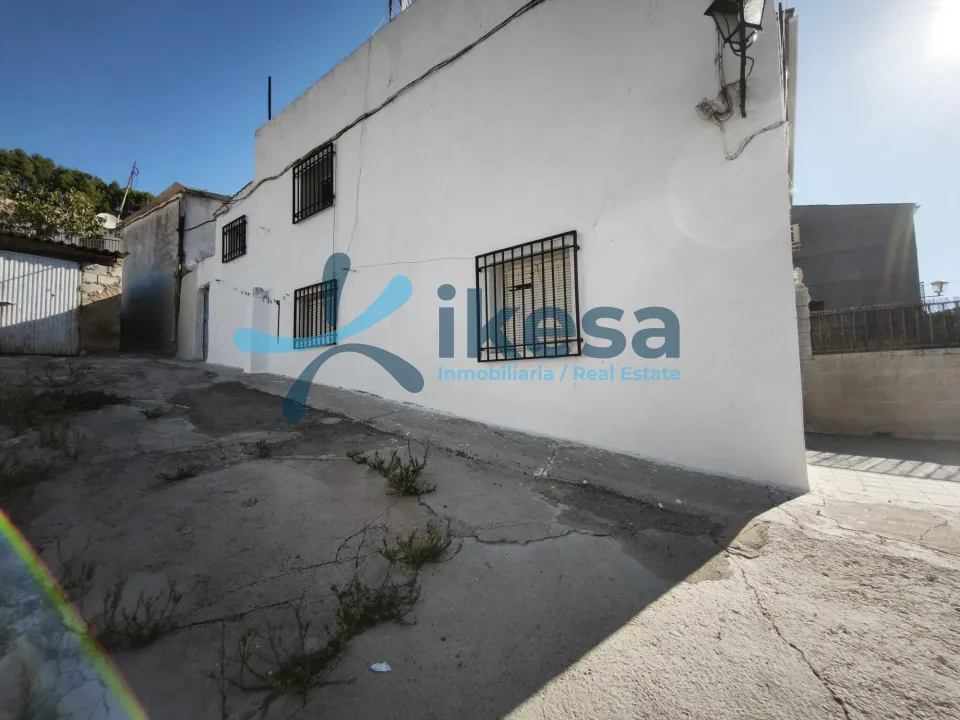 Moderno Adosado en Iznalloz - Ideal para Familias