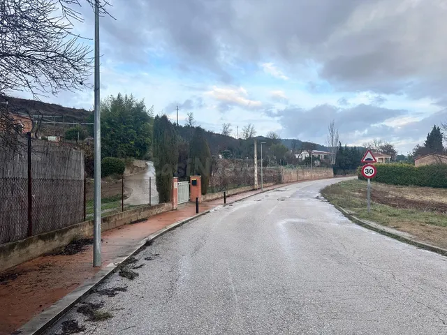 Oportunidad en Aguilar de Segarra: Magnífica parcela de suel - foto 2