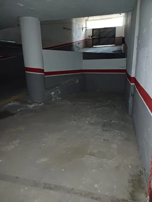 Oportunidad Única en el Centro de Torremolinos: Amplia Plaza de Garaje — 2