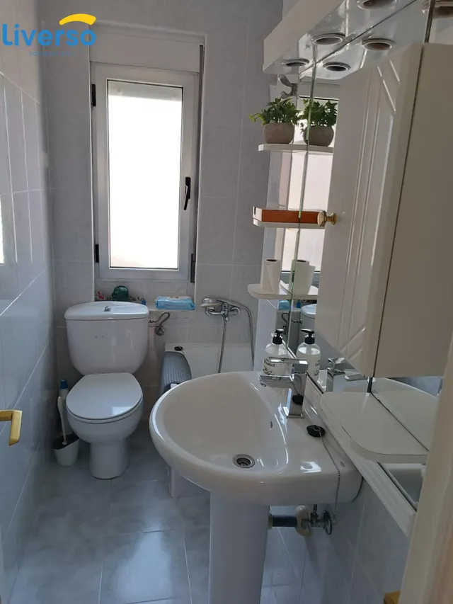 Alquiler de habitación con terraza. gastos incluido en el precio. solo para chicas — 11