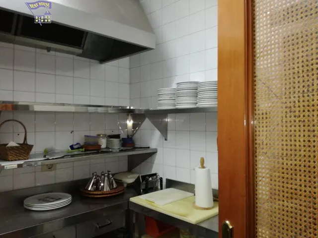 SE VENDE LOCAL ADAPTADO A RESTAURACIÓN — 18