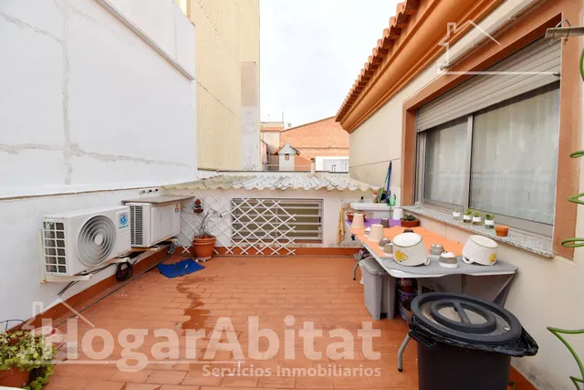 CASA SEMINUEVA CON GRAN TERRAZA Y GARAJE — 13
