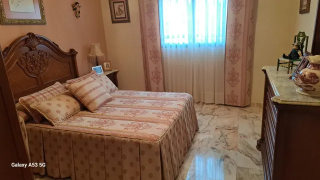 ESPECTACULAR CHALET CON DOS CASAS Y AMPLIO TERRENO — 34
