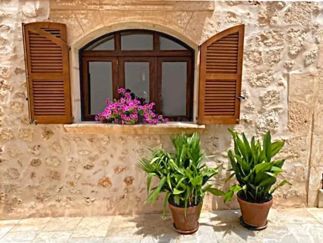 Casa con mucho encanto en el centro de Muro. - foto 2
