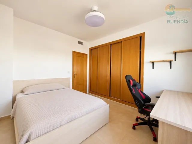 CHALET CON PISCINA EN EL PARETON — 16
