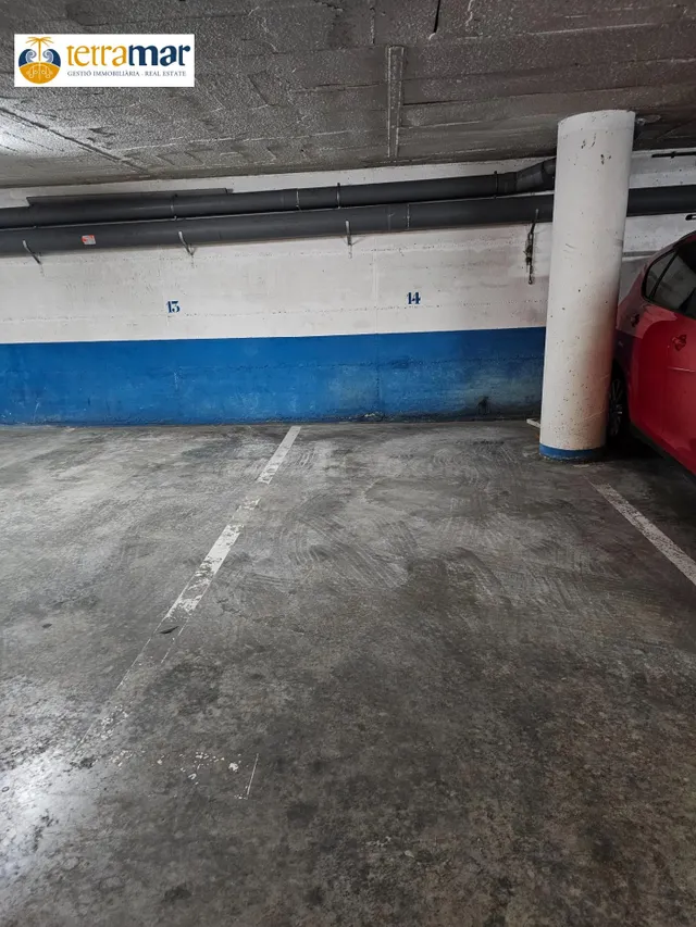Plaza de parking junto a la estación de tren renfe - Castelldefels — 2