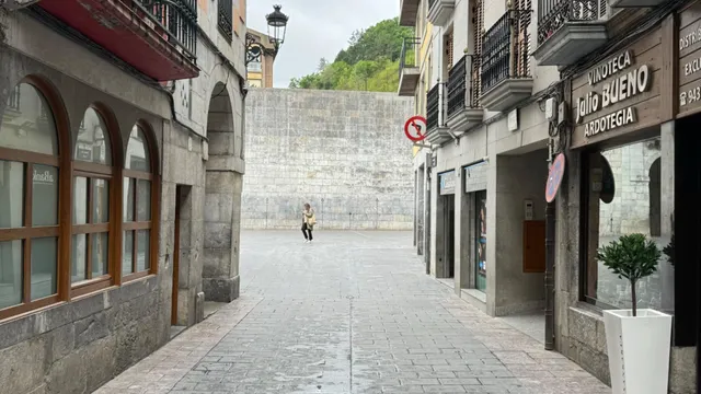Un local con muchas posibilidades en pleno centro de Elgoiba
